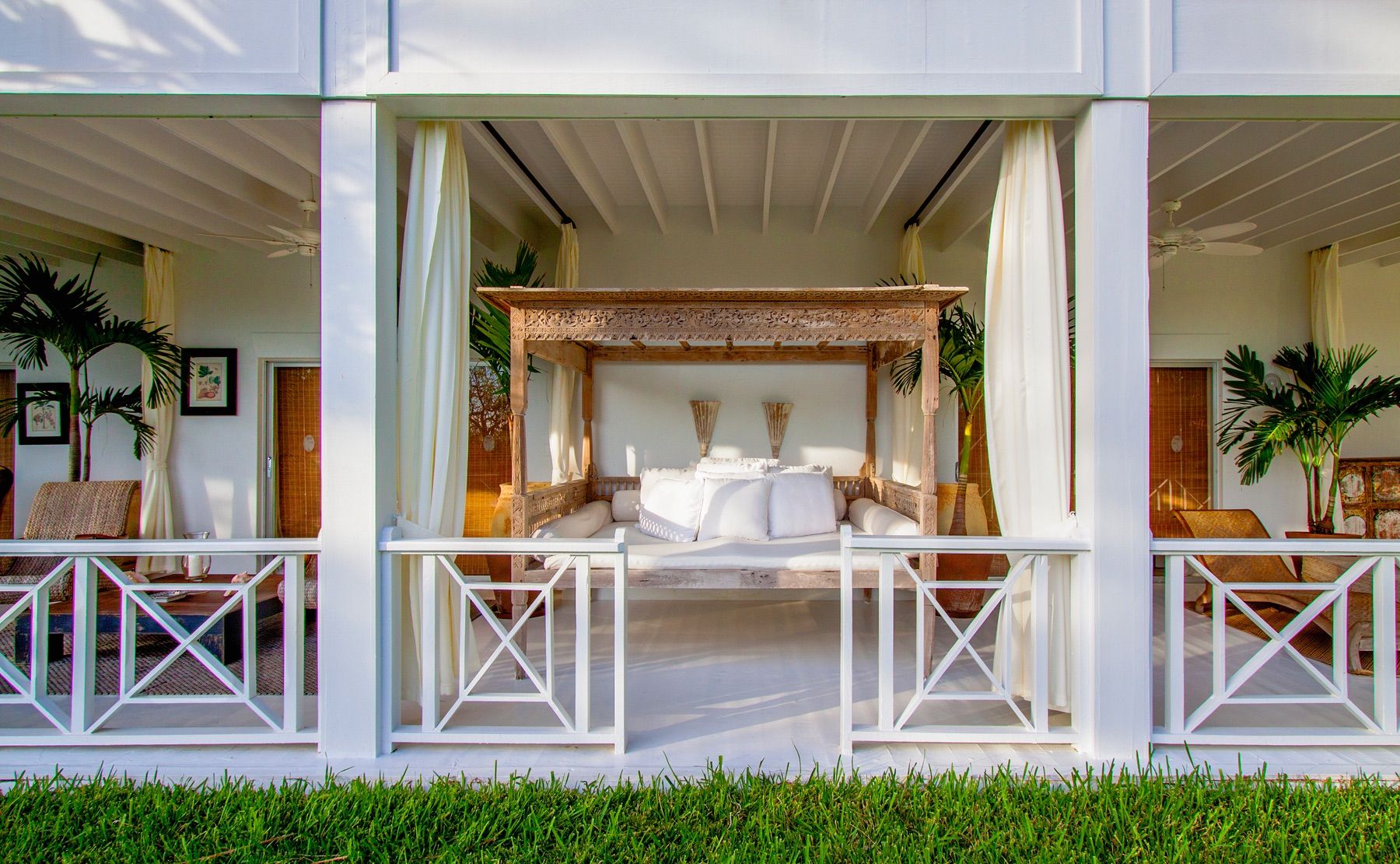 Three Bees at Harbour Island villa photo.